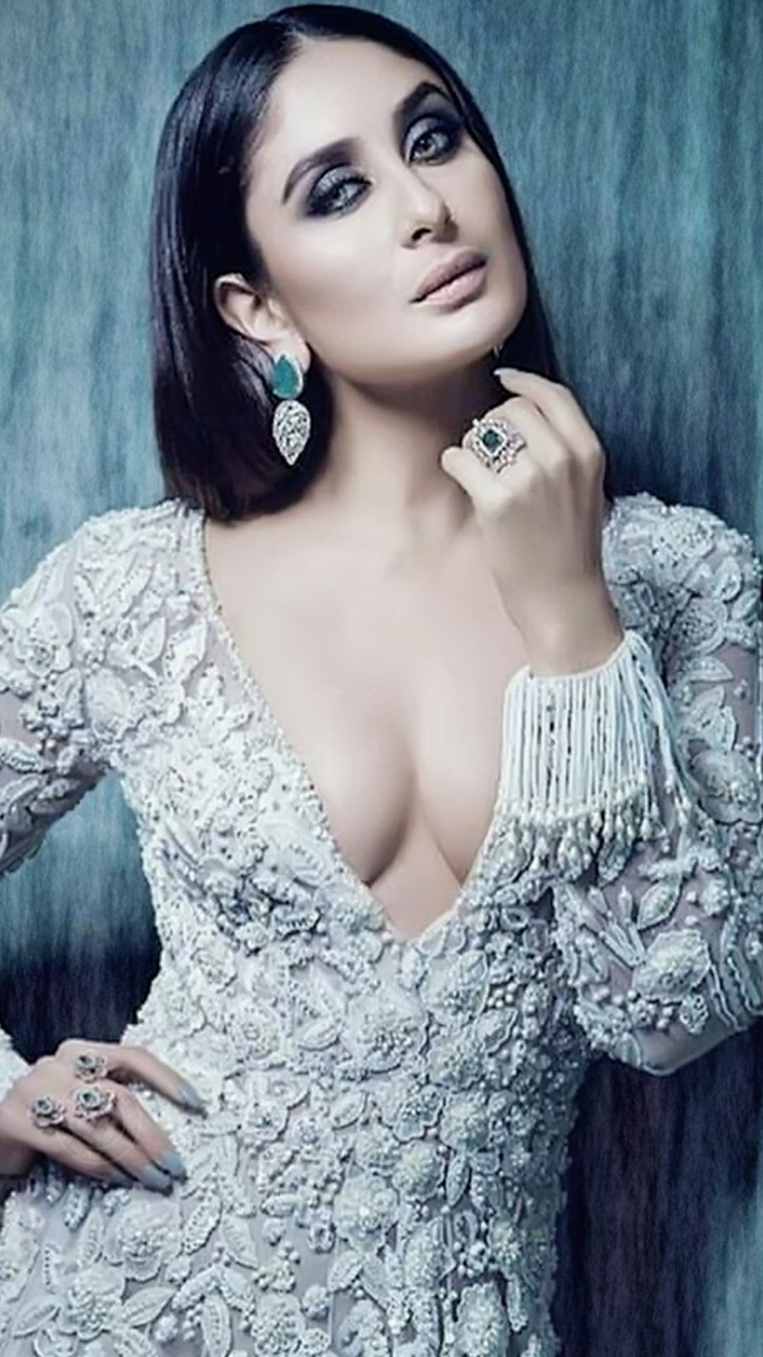 Kareena Kapoor Hot Photoshoot 4K Ultra HD Mobile Wallpaper