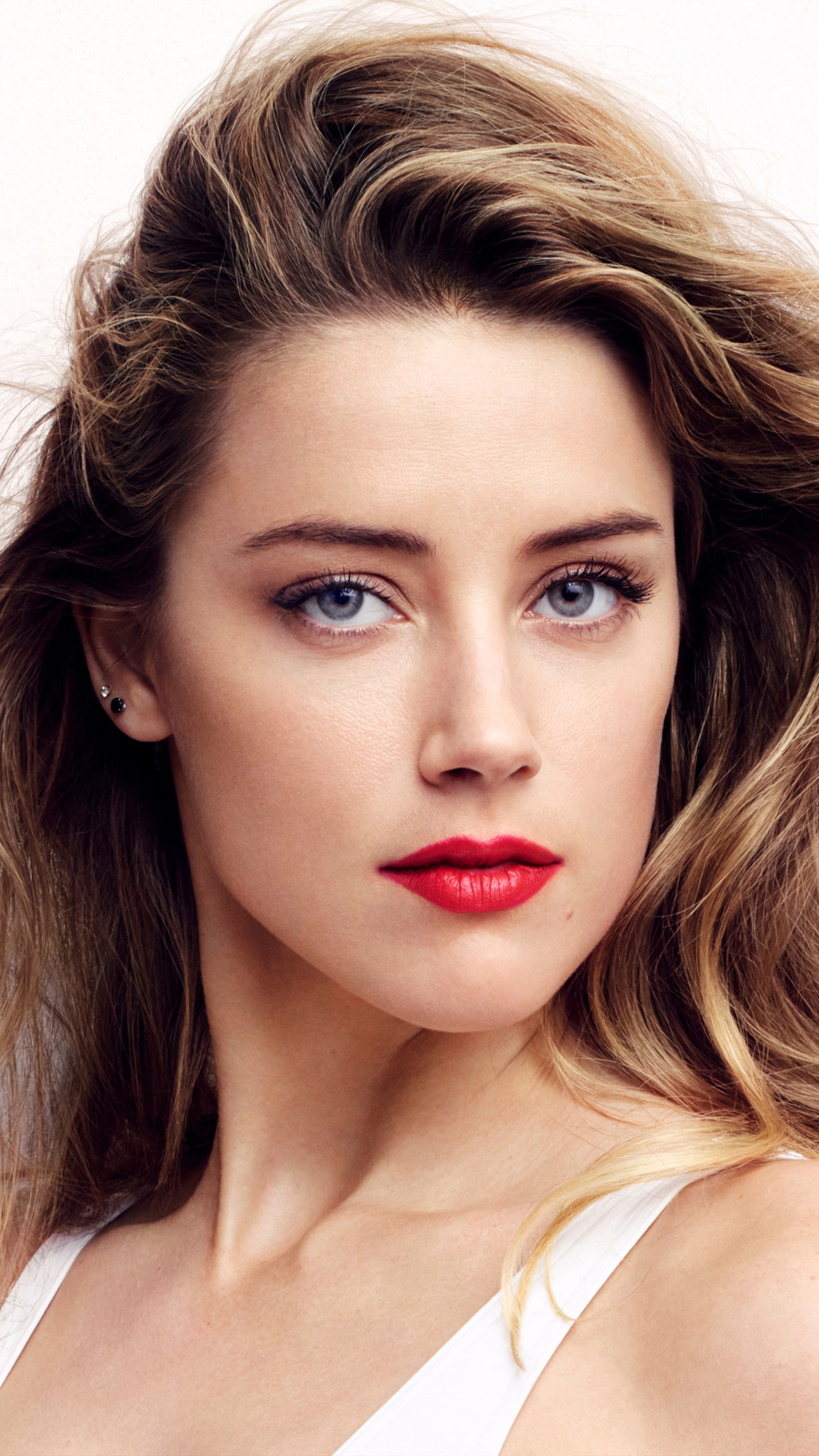 Beautiful Actress Amber Heard 4K Ultra HD Mobile Wallpaper