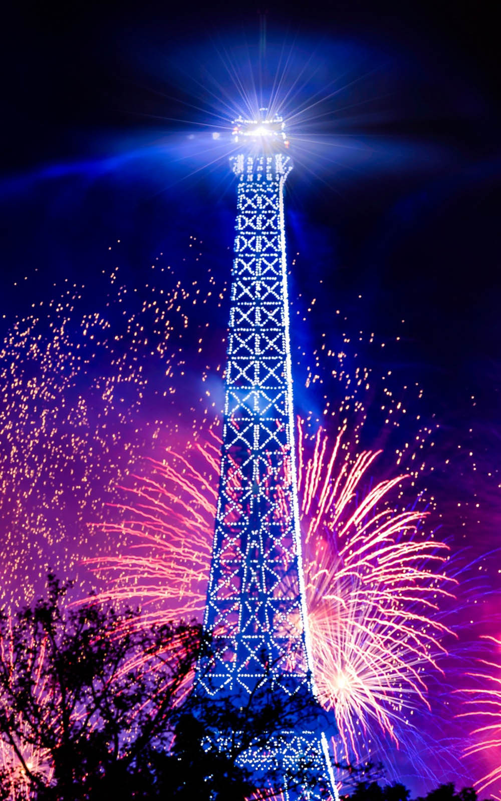 Eiffel Tower Holiday Fireworks 4K Ultra HD Mobile Wallpaper