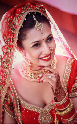 Divyanka Tripathi In Wedding Dress Mobile Wallpaper Preview