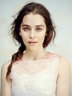 Emilia Clarke HD Mobile Wallpaper Preview