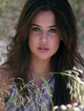 Danielle Campbell HD Mobile Wallpaper Preview