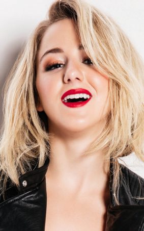 Chloe Lukasiak Smiling HD Mobile Wallpaper