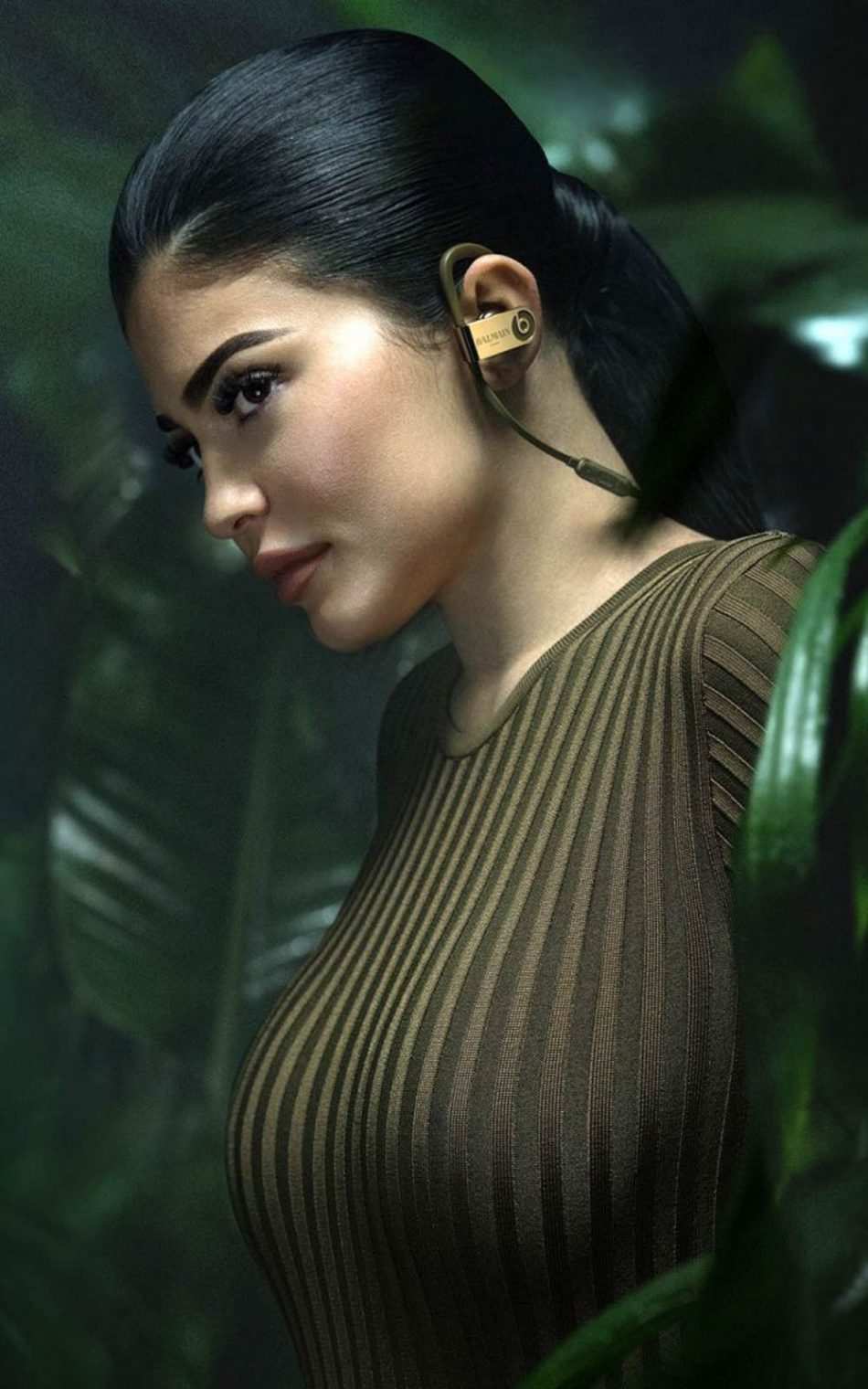 Kylie Jenner In Balmain 2017 HD Mobile Wallpaper