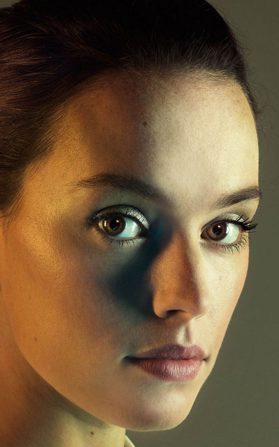 Daisy Ridley Portrait Click 4K Ultra HD Mobile Wallpaper