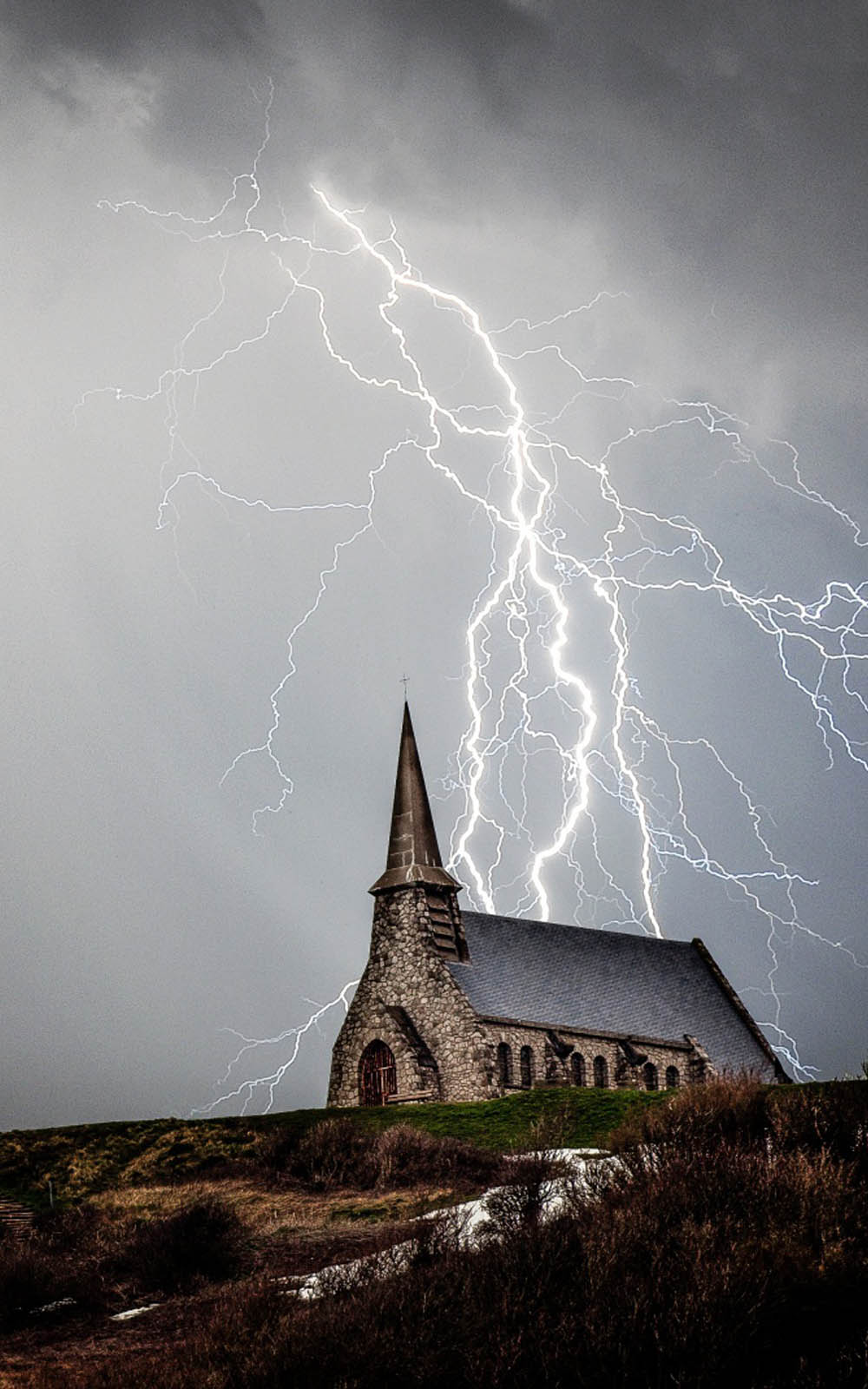 Church Storm Lightning 4K Ultra HD Mobile Wallpaper