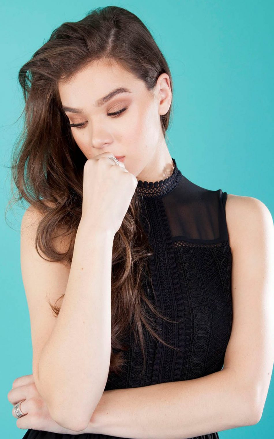 Hailee Steinfeld Blue Background Photoshoot HD Mobile Wallpaper