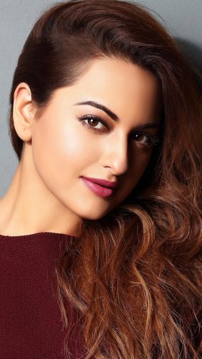 Sonakshi Sinha Gorgeous Look HD Mobile Wallpaper