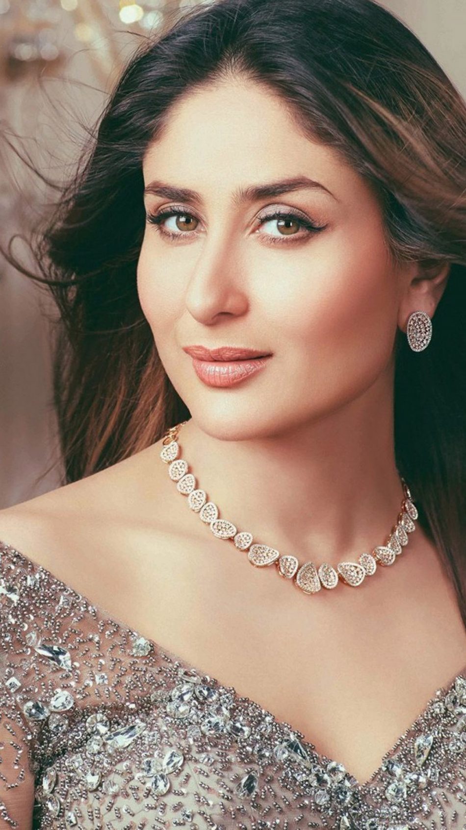 Gorgeous Kareena Kapoor 2018 Photoshoot HD Mobile Wallpaper