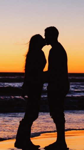 Couple Lovers Kissing Beach Sunset HD Mobile Wallpaper