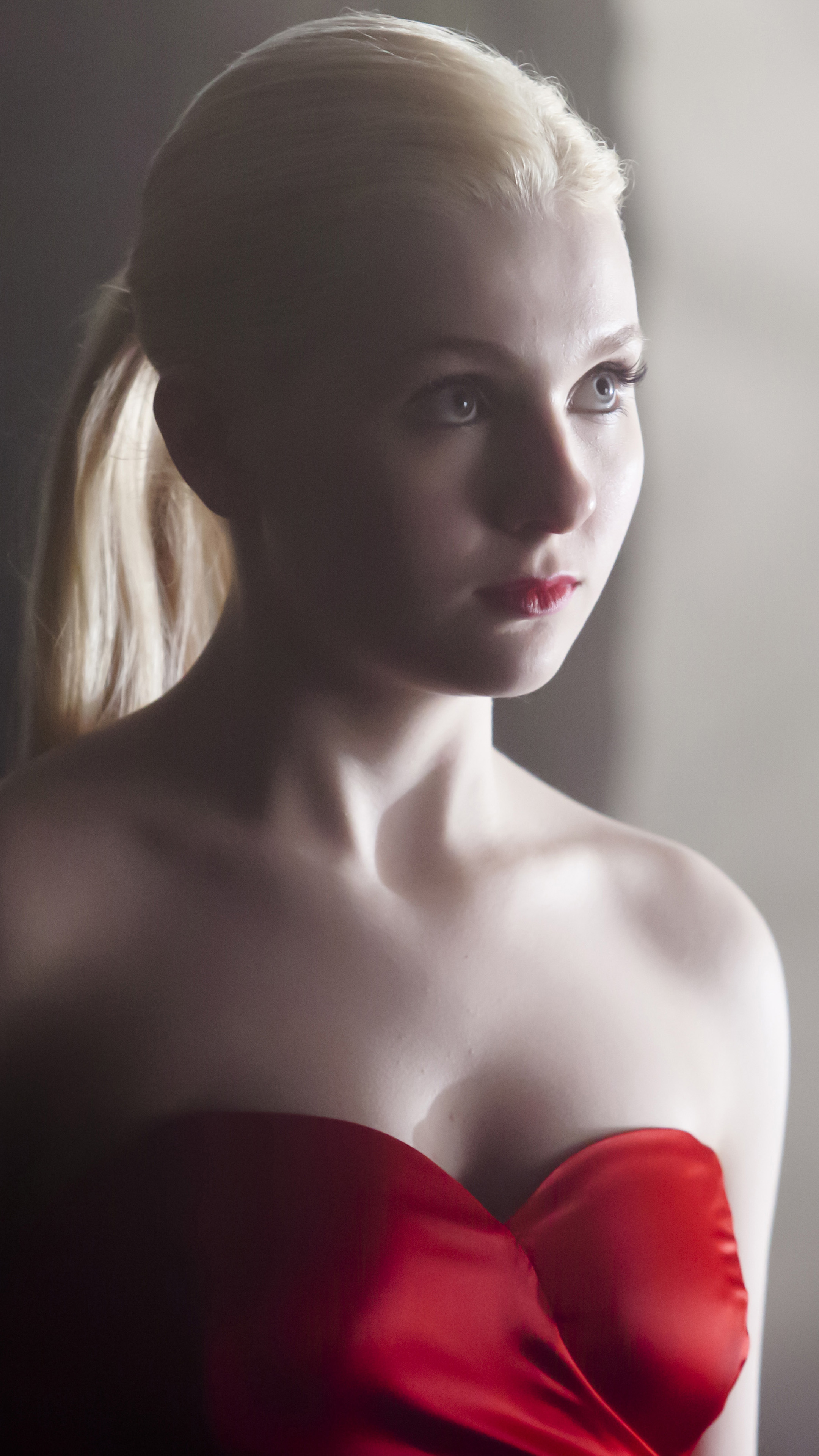 Abigail Breslin In Final Girl 4K Ultra HD Mobile Wallpaper Abigail Breslin In Final Girl 4K Ultra HD Mobile Wallpaper