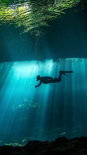 Diver Underwater Sunbeam 4K Ultra HD Mobile Wallpaper