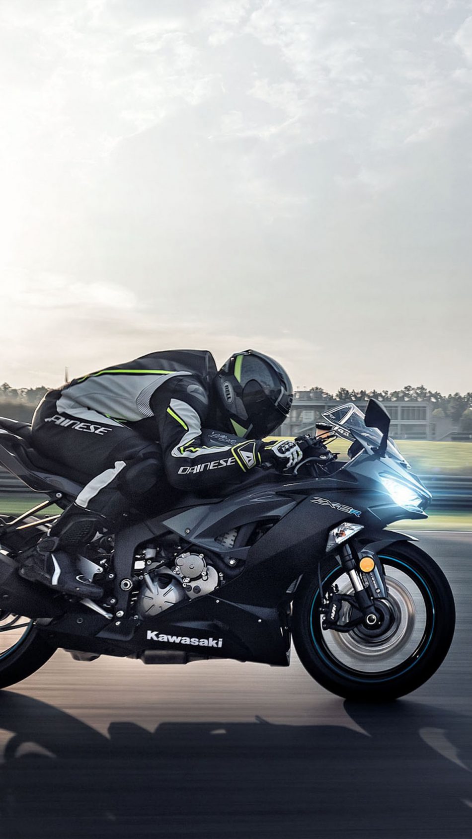 Kawasaki Ninja ZX 6R 2019 Race Track 4K Ultra HD Mobile Wallpaper