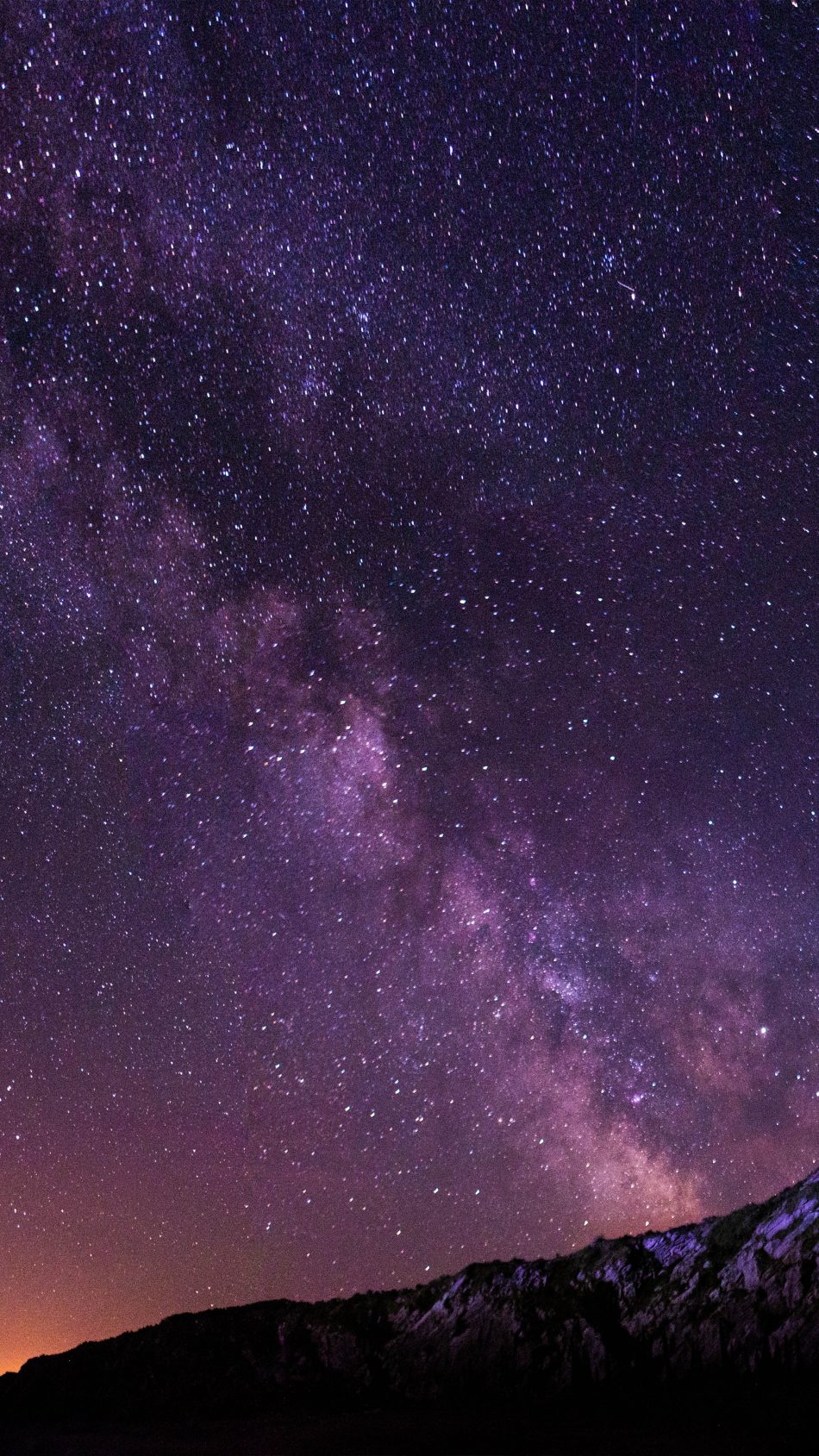 Bạn là người yêu thích thiên nhiên và đặc biệt là tuyệt tác của vũ trụ sao ngân hà Milky Way? Chúng tôi xin giới thiệu đến bạn bộ ảnh siêu nét hình nền điện thoại Milky Way 4K với vô vàn những hình ảnh đẹp tuyệt vời về đêm sao. Đảm bảo sẽ khiến bạn không thể rời mắt khỏi điện thoại của mình.