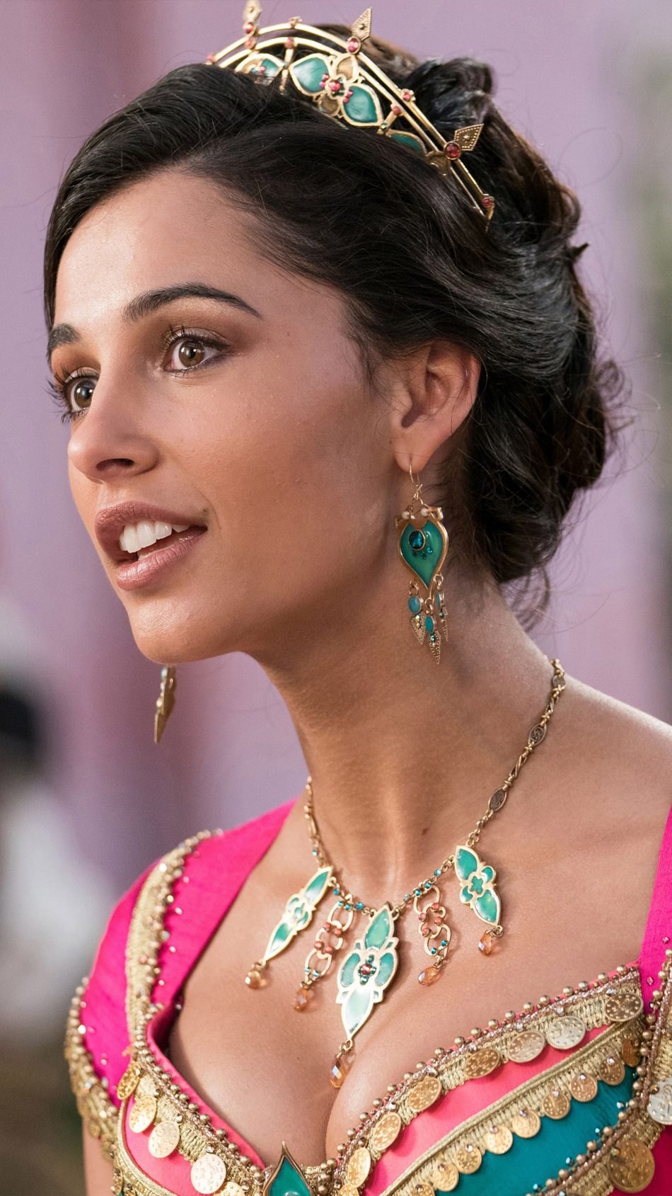 Naomi Scott As Princess Jasmine In Aladdin 2019 4K Ultra HD Mobile Wallpaper