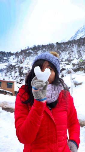 Snow Heart Girl Winter Photography 4K Ultra HD Mobile Wallpaper