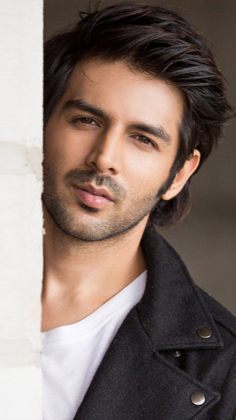 Indian Actor Kartik Aaryan 4k Ultra Hd Mobile Wallpaper