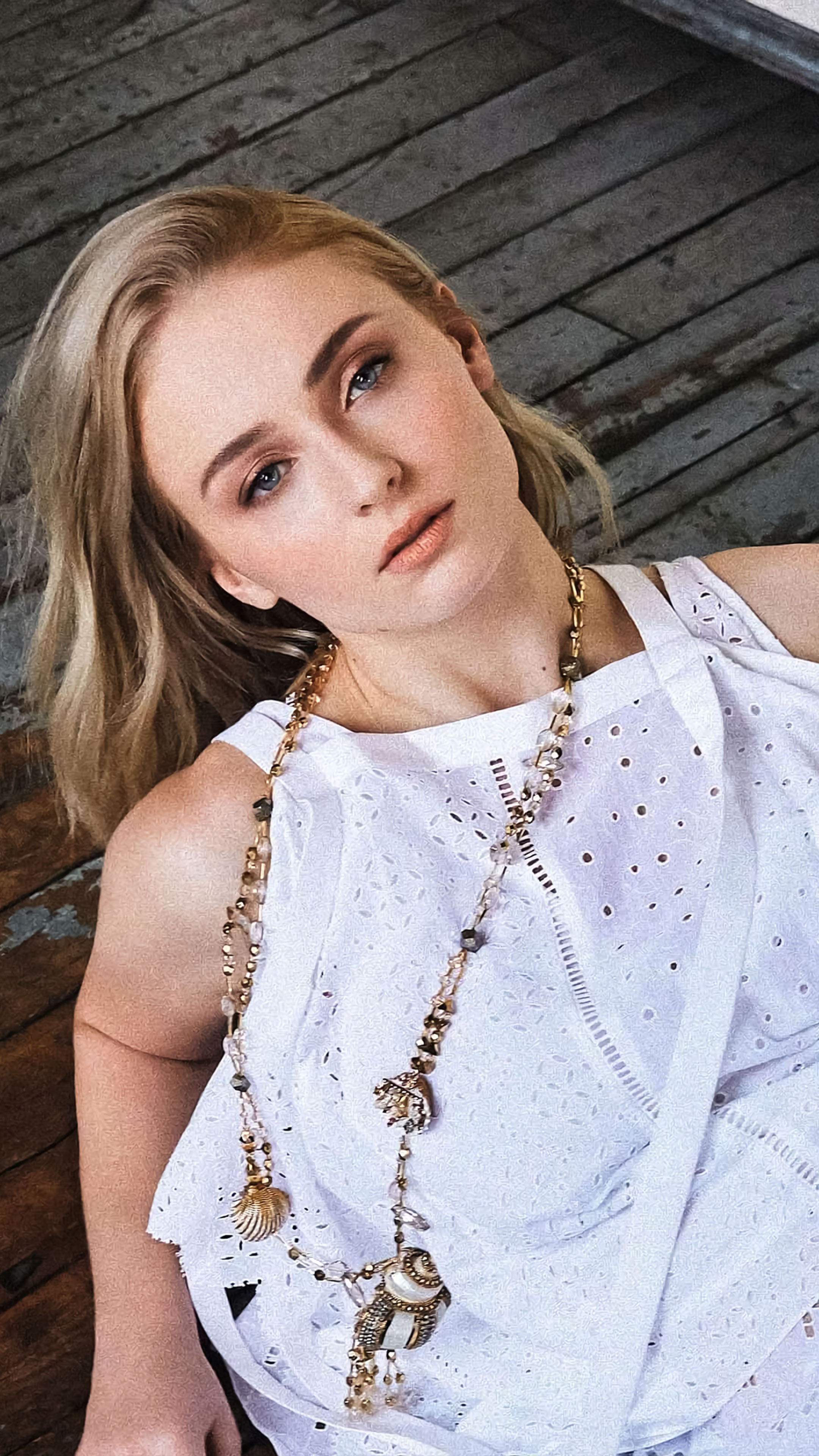 Sophie Turner In White Dress 2019 4K Ultra HD Mobile Wallpaper