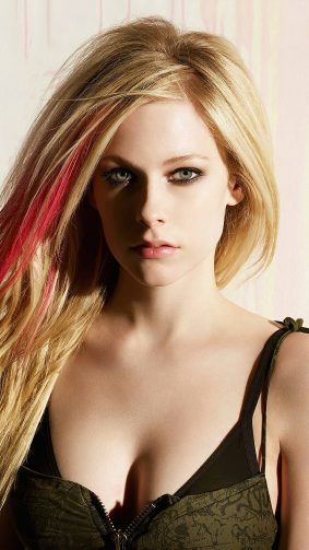 Singer Avril Lavigne 4K Ultra HD Mobile Wallpaper