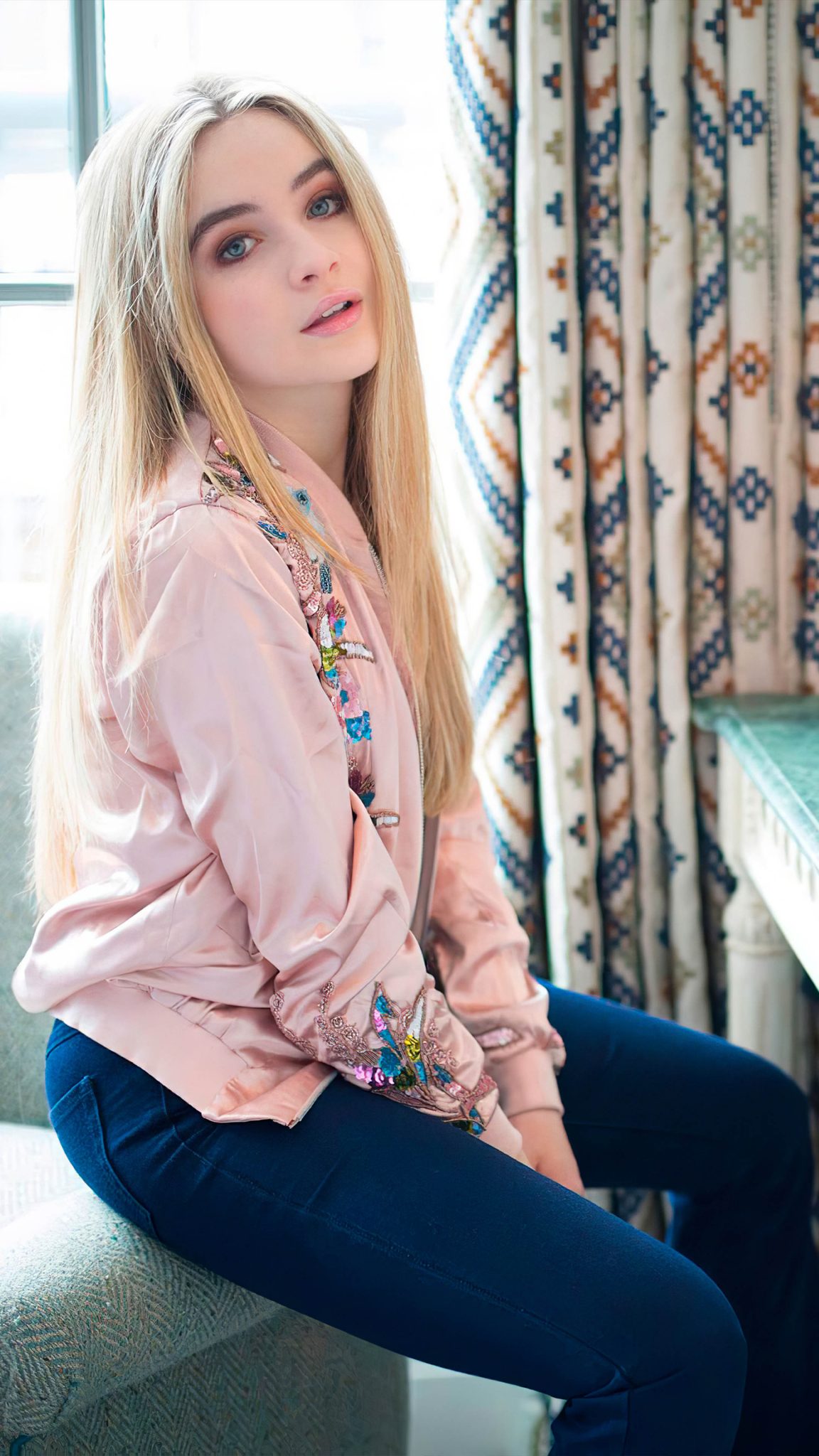 Beautiful Sabrina Carpenter 4K Ultra HD Mobile Phone Wallpaper