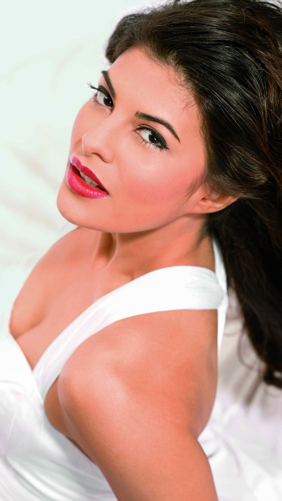 Beautiful Actress Jacqueline Fernandez 4K Ultra HD Mobile Wallpaper