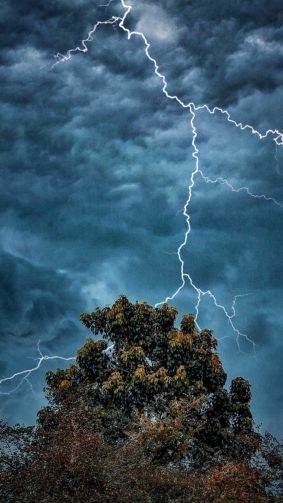 Extreme Weather Dark Clouds Lightning 4K Ultra HD Mobile Wallpaper