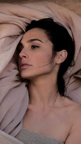 Gal Gadot Vogue 2020 Photoshoot 4K Ultra HD Mobile Wallpaper