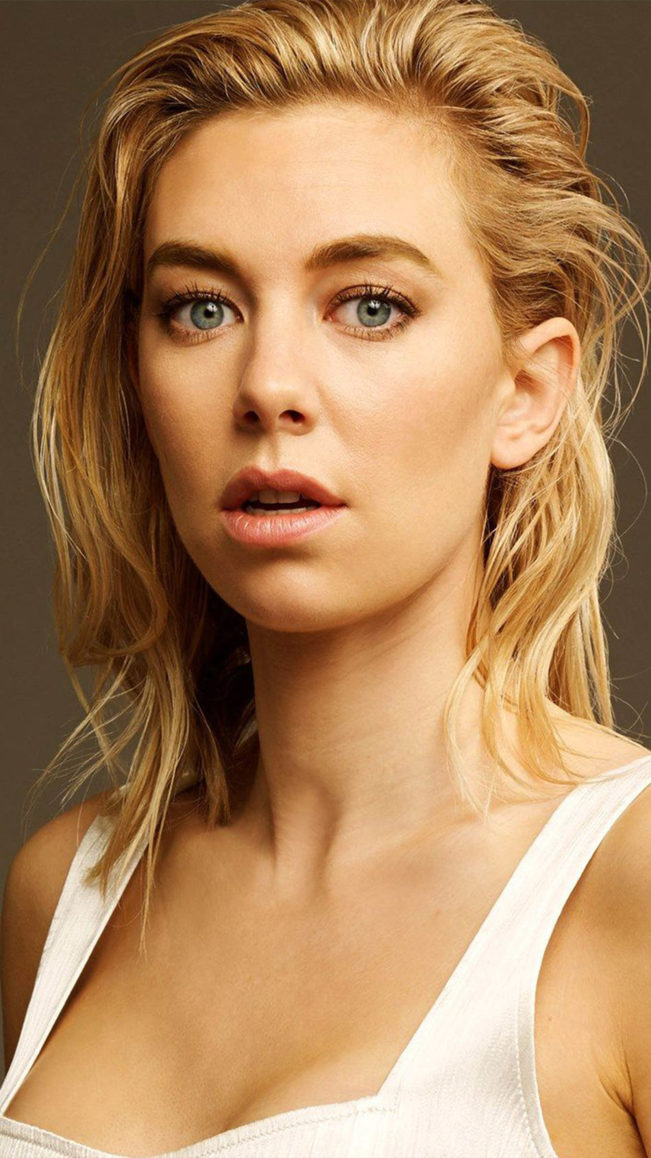 Vanessa Kirby 2020 Portrait 4K Ultra HD Mobile Wallpaper