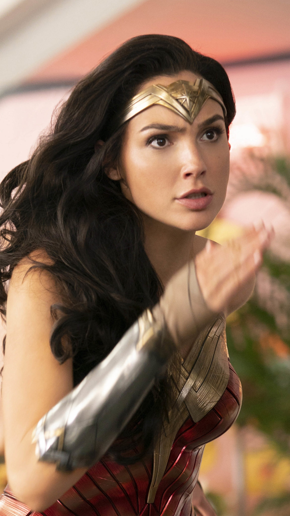 Actress Gal Gadot In Wonder Woman 1984 4K Ultra HD Mobile Wallpaper