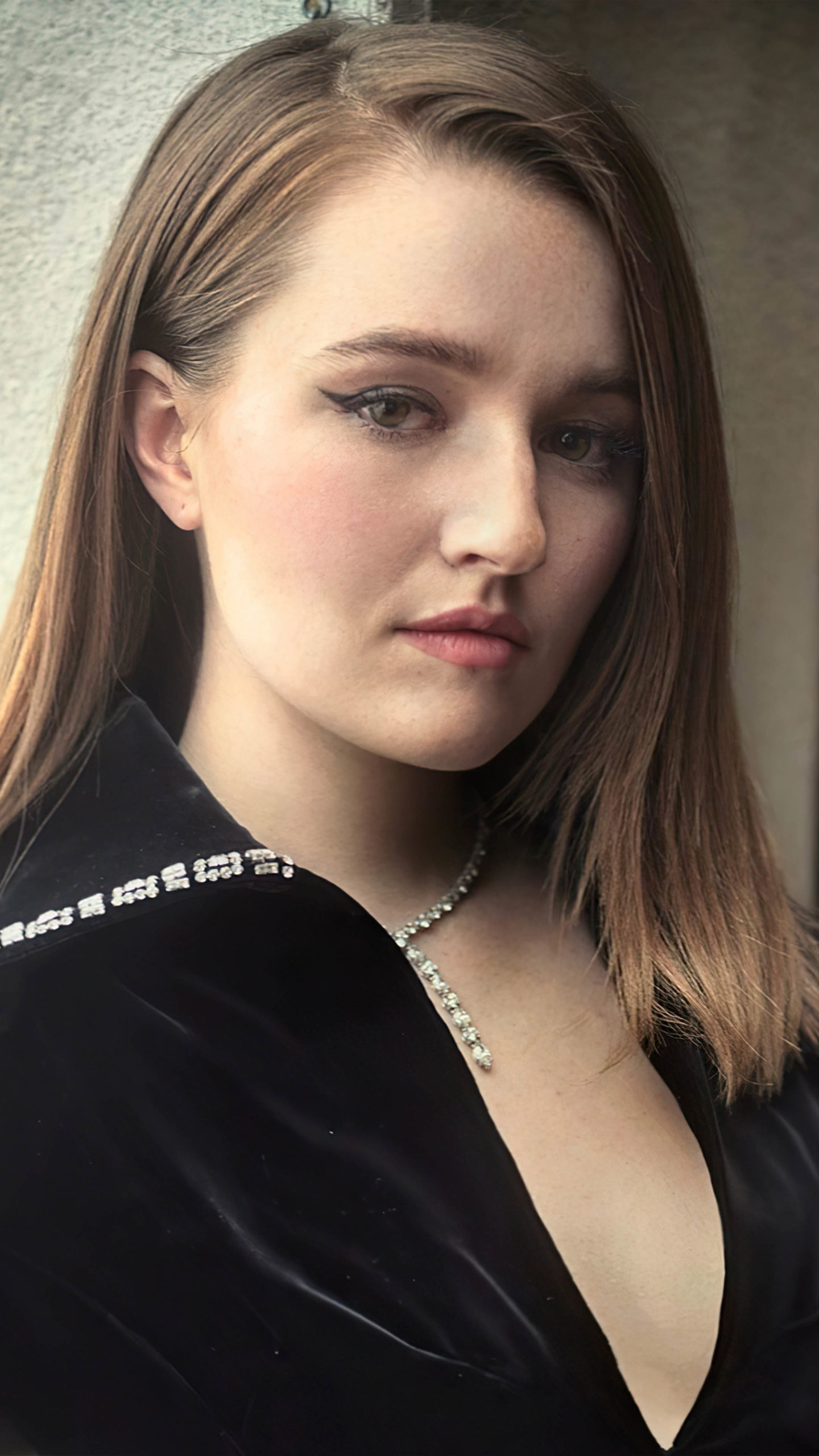 Kaitlyn Dever Photoshoot 2020 4k Ultra Hd Mobile Wallpaper