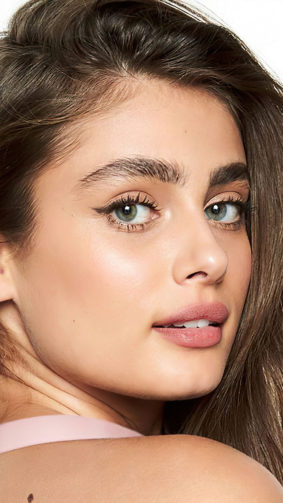 Model Taylor Hill 2020 4K Ultra HD Mobile Wallpaper