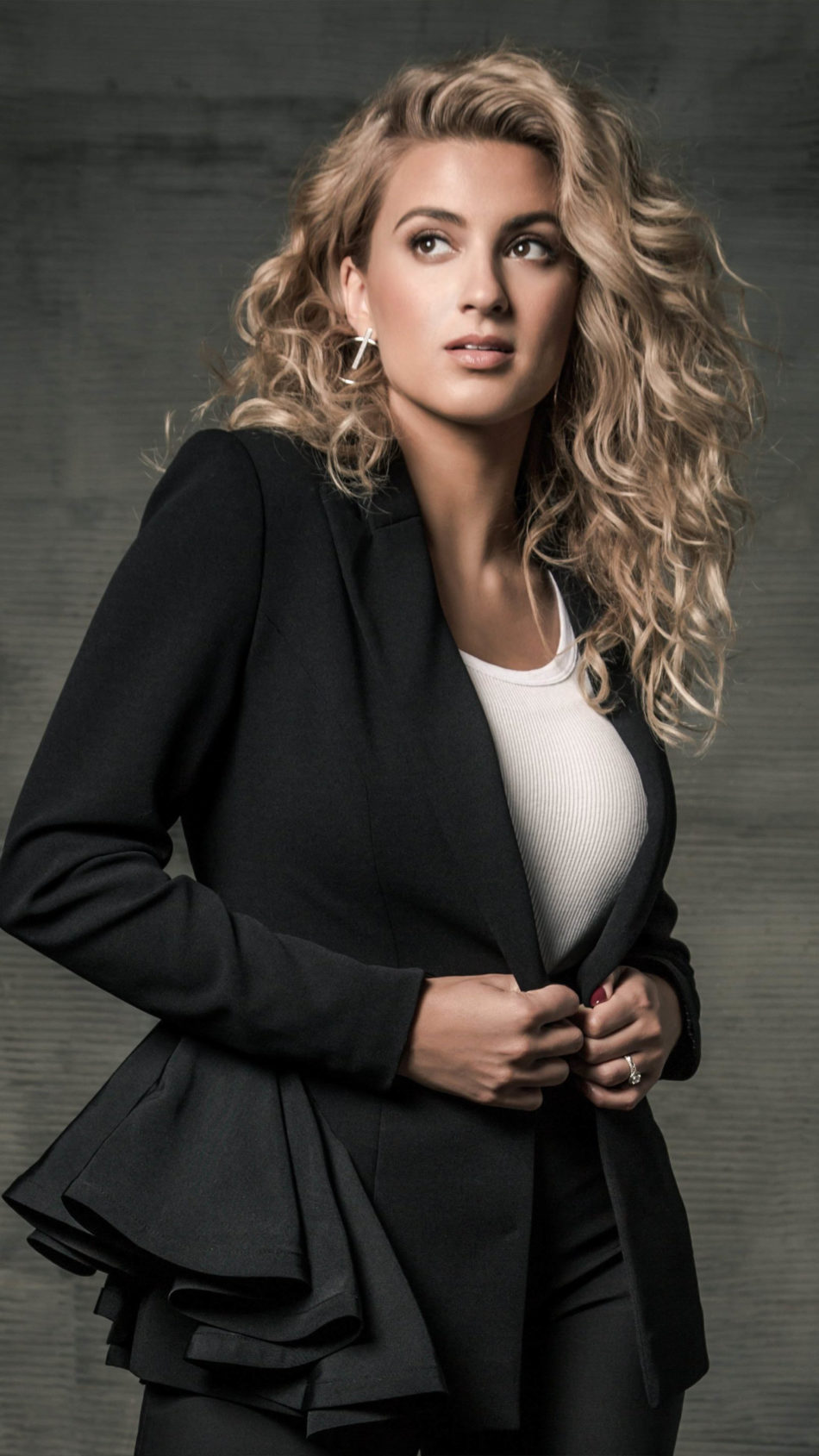 Singer Tori Kelly 4K Ultra HD Mobile Wallpaper