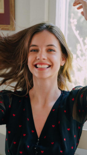 Barbara Palvin Cute Smile 4K Ultra HD Mobile Wallpaper