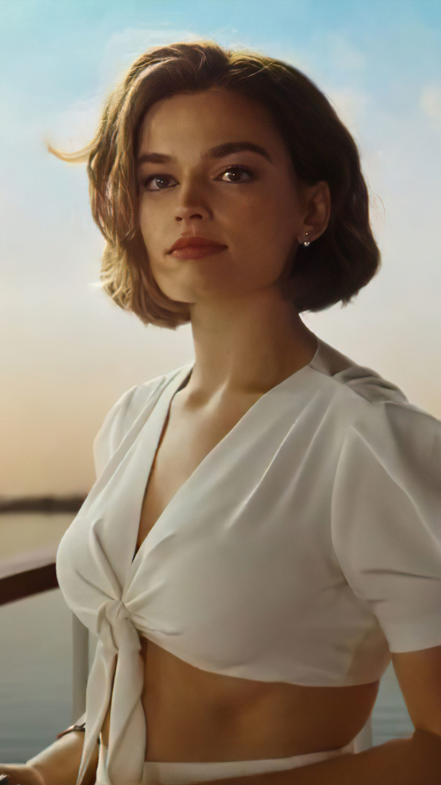 Emma Mackey In Death On The Nile 4K Ultra HD Mobile Wallpaper Emma Mackey In Death On The Nile 4K Ultra HD Mobile Wallpaper