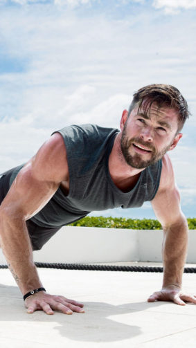 Chris Hemsworth Push-Ups Workout 4K Ultra HD Mobile Wallpaper