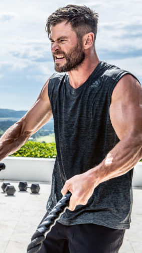 Chris Hemsworth Workout 4K Ultra HD Mobile Wallpaper