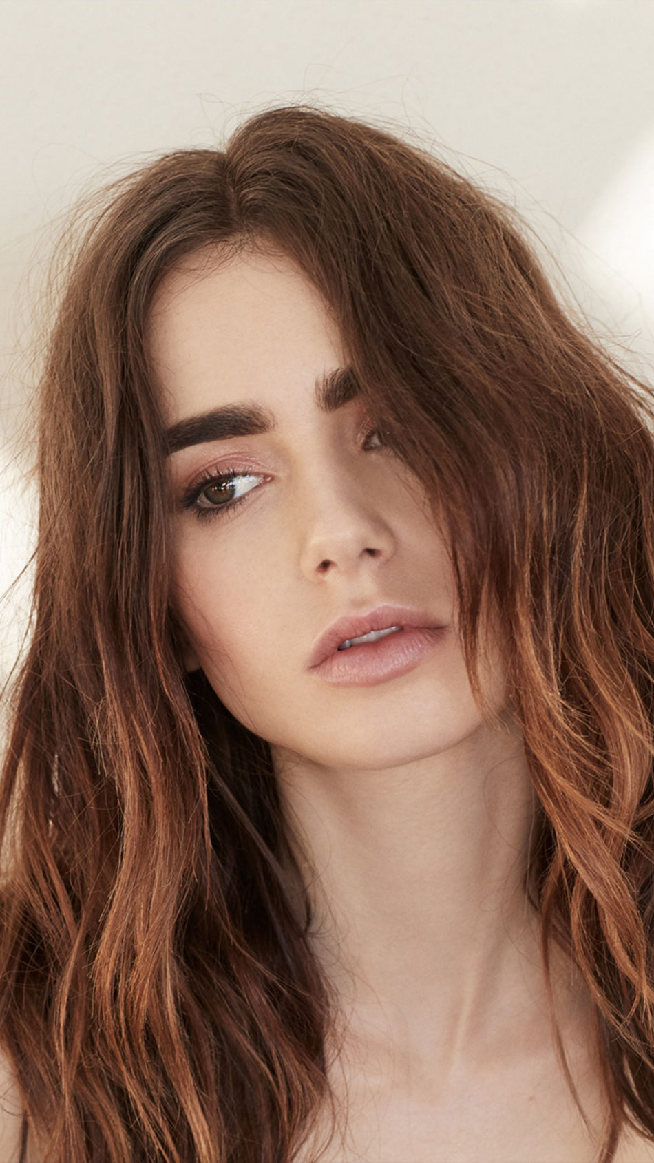 Cute Actress Lily Collins 4K Ultra HD Mobile Wallpaper