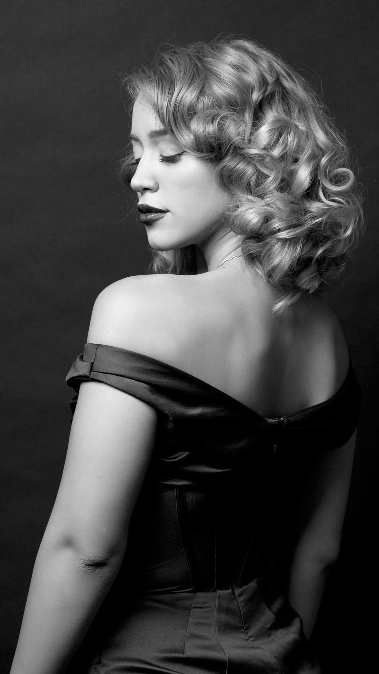 Actress Caylee Cowan Monochrome 2021 4K Ultra HD Mobile Phone Wallpaper