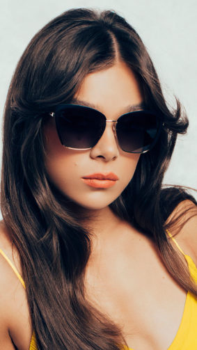 Hailee Steinfeld 2021 Wearing Sun Glass 4K Ultra HD Mobile Wallpaper