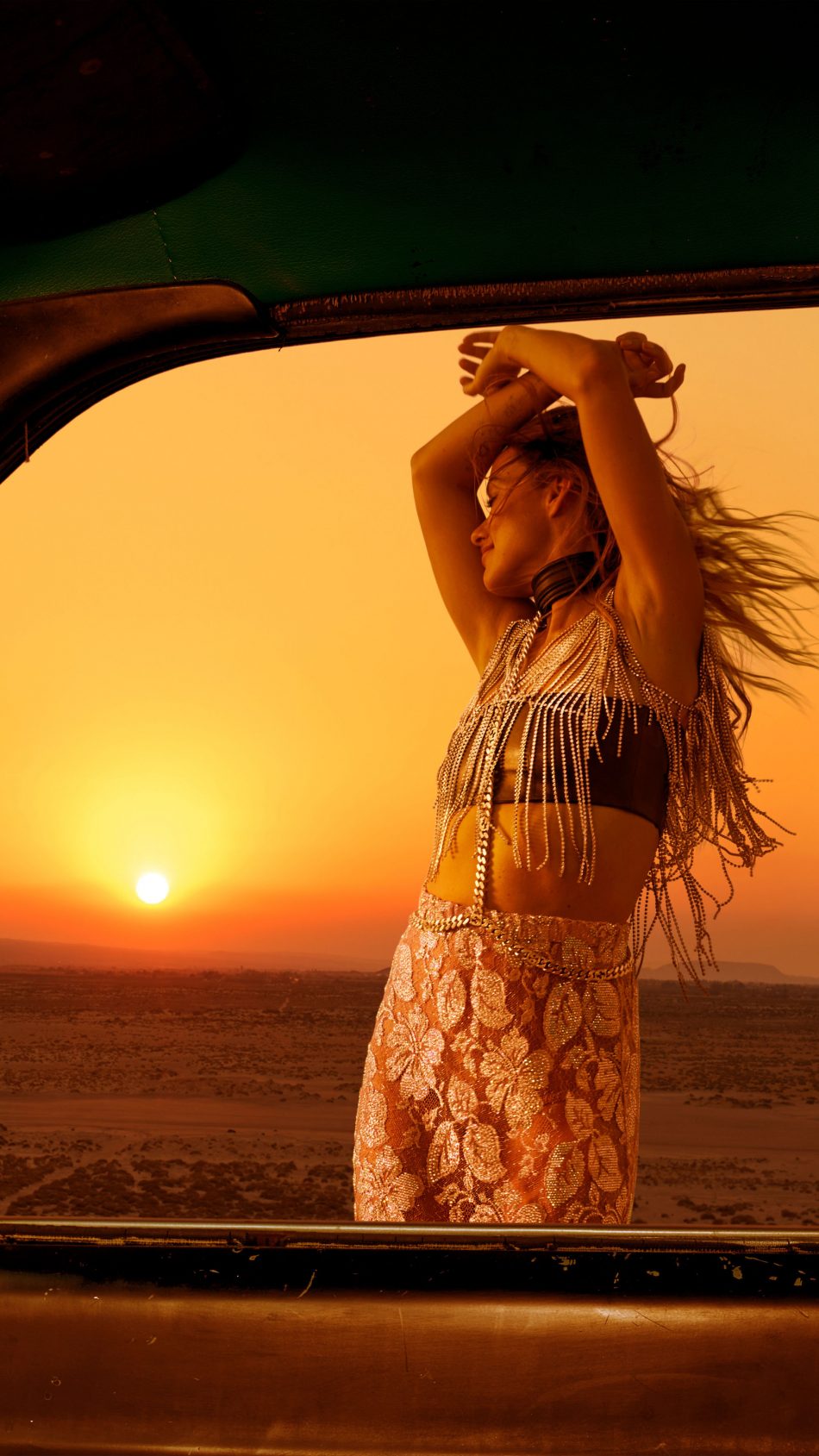 Actress Olivia Wilde Beautiful Sunset 2022 Photoshoot 4K Ultra HD Mobile Wallpaper