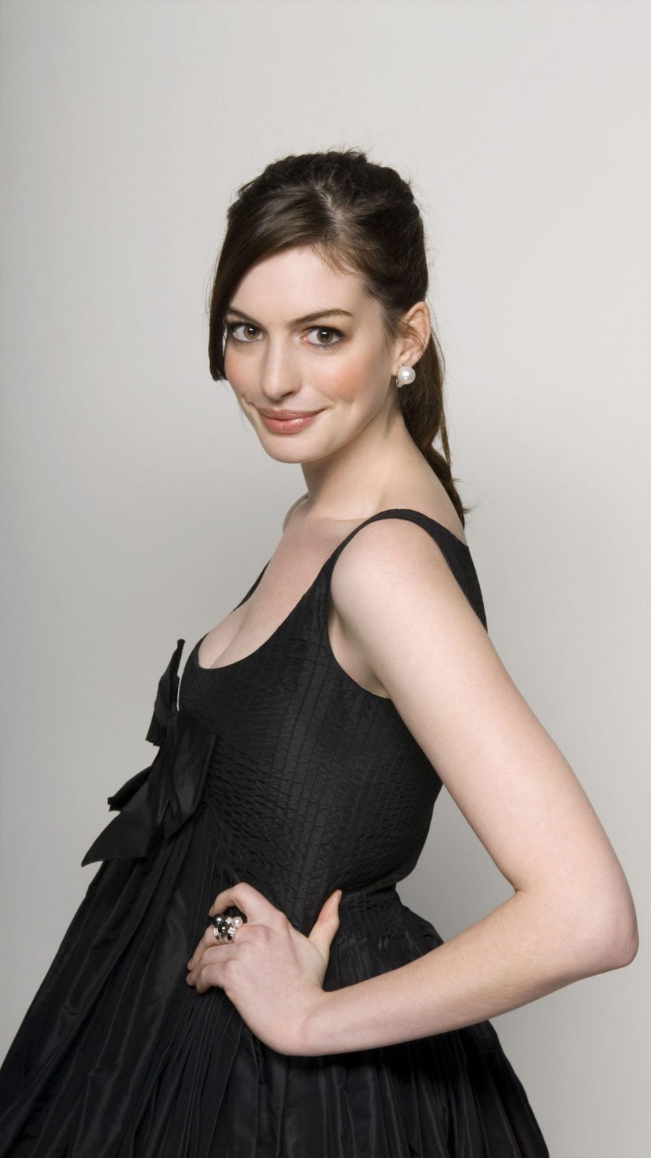 Anne Hathaway In Black Dress 2022 Photoshoot 4K Ultra HD Mobile Wallpaper