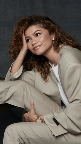 Smiling Zendaya 2022 Photoshoot 4K Ultra HD Mobile Wallpaper