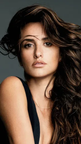 Penelope Cruz In Black Dress Photoshoot