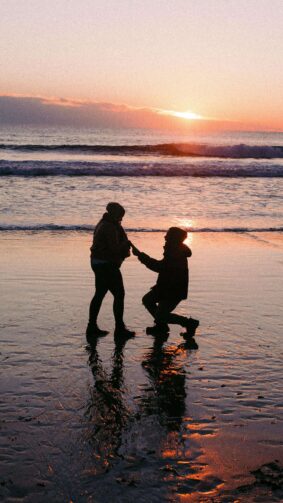 Couple Proposal Sunset Beach 4K Ultra HD Mobile Wallpaper