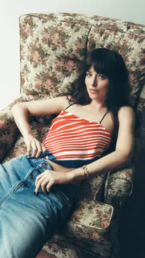 Dakota Johnson For Elle 2025 4K Ultra HD Mobile Wallpaper