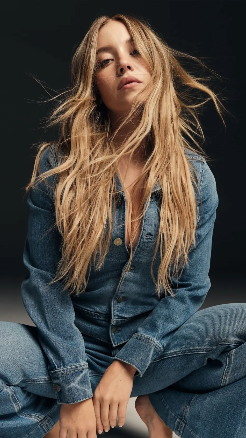 Sydney Sweeney 2026 Dark Background Photoshoot 4K Ultra HD Mobile Wallpaper